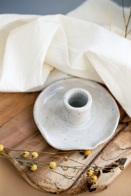 Ceramiczny świecznik w stylu skandynawskim