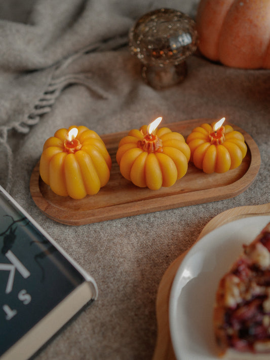 One Set, Three Sizes: How a Pumpkin Candle Trio Becomes the Whole Table