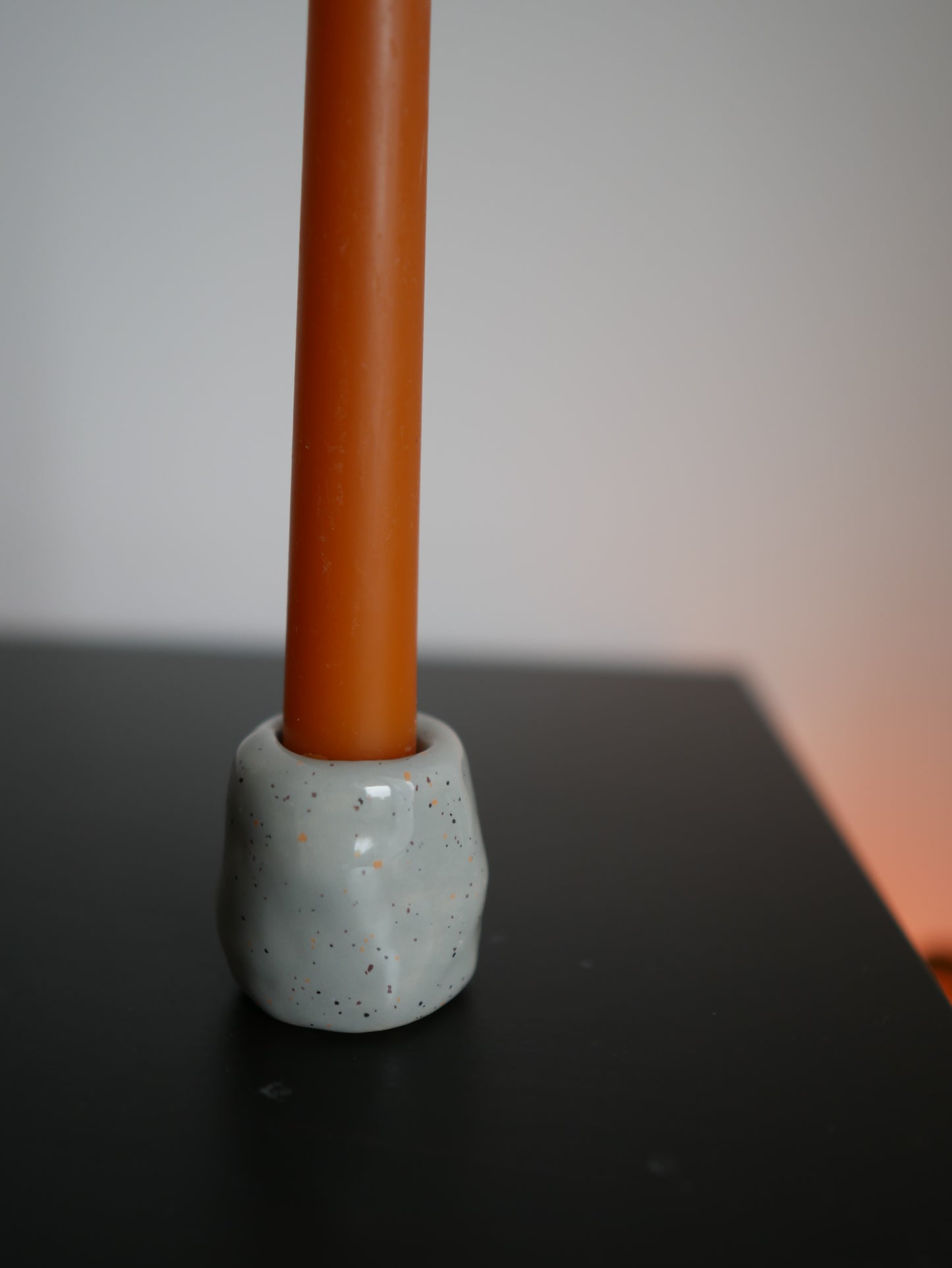 Urocze małe ręcznie robione świeczniki ceramiczne